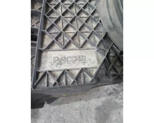 PETERBILT 579 AIR CLEANER