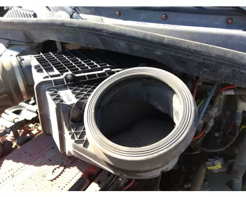 PETERBILT 579 AIR CLEANER