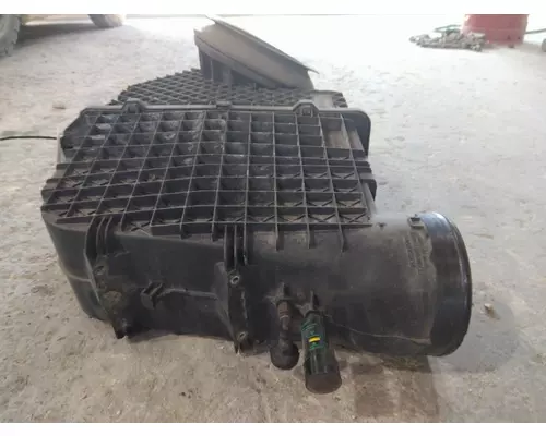 PETERBILT 579 AIR CLEANER