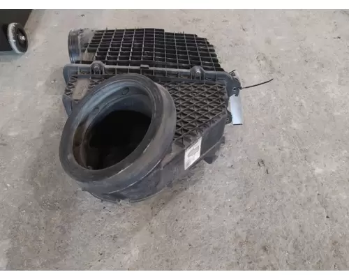 PETERBILT 579 AIR CLEANER