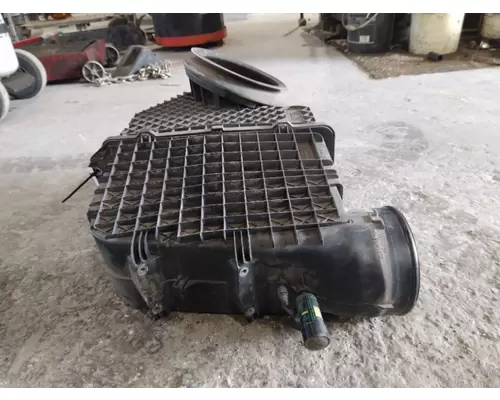 PETERBILT 579 AIR CLEANER
