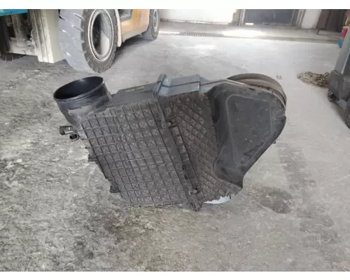 PETERBILT 579 AIR CLEANER
