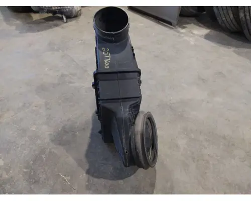 PETERBILT 579 AIR CLEANER