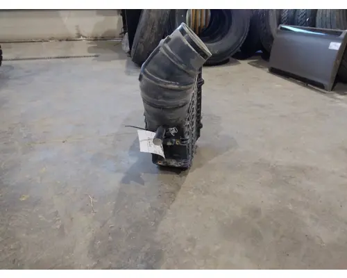 PETERBILT 579 AIR CLEANER