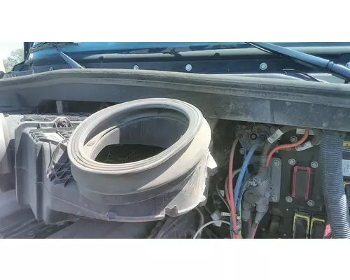 PETERBILT 579 AIR CLEANER