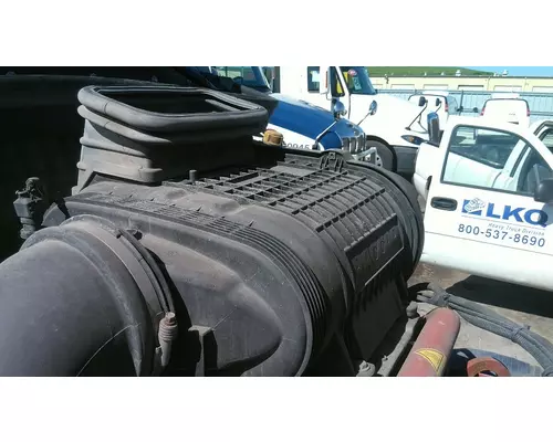 PETERBILT 579 AIR CLEANER