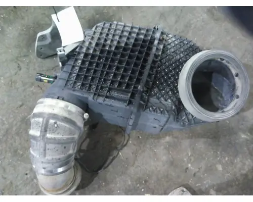 PETERBILT 579 AIR CLEANER