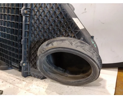 PETERBILT 579 AIR CLEANER