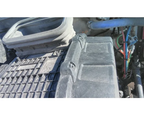 PETERBILT 579 AIR CLEANER