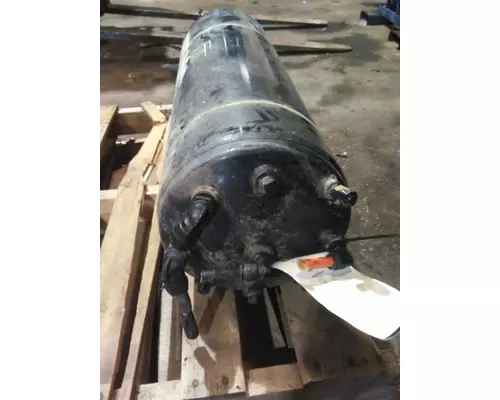 PETERBILT 579 AIR TANK
