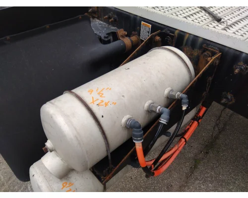 PETERBILT 579 AIR TANK