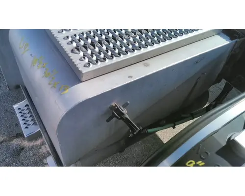 PETERBILT 579 BATTERY BOX COVER
