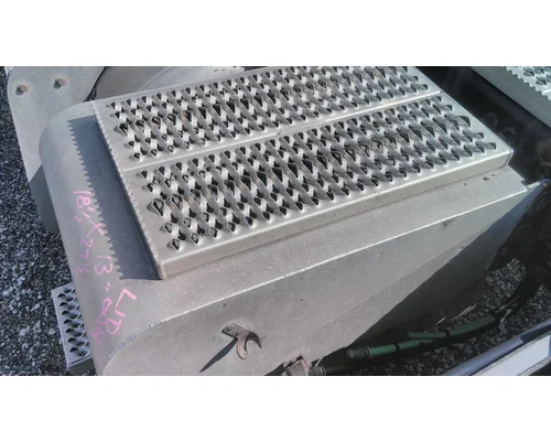 PETERBILT 579 BATTERY BOX COVER