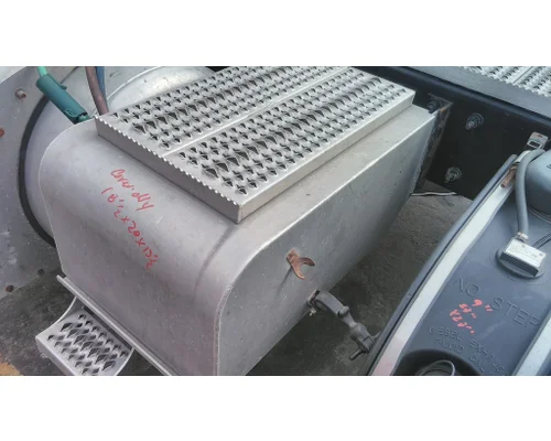 PETERBILT 579 BATTERY BOX COVER