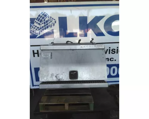 PETERBILT 579 BATTERY BOX STEP