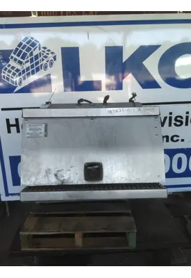 PETERBILT 579 BATTERY BOX STEP