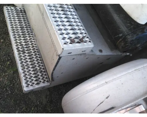 PETERBILT 579 BATTERY BOX