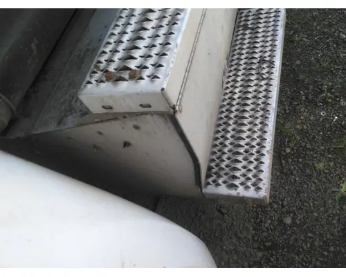 PETERBILT 579 BATTERY BOX