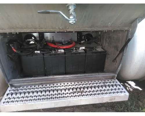 PETERBILT 579 BATTERY BOX