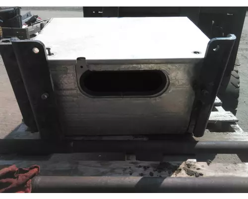 PETERBILT 579 BATTERY BOX