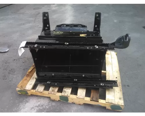 PETERBILT 579 BATTERY BOX