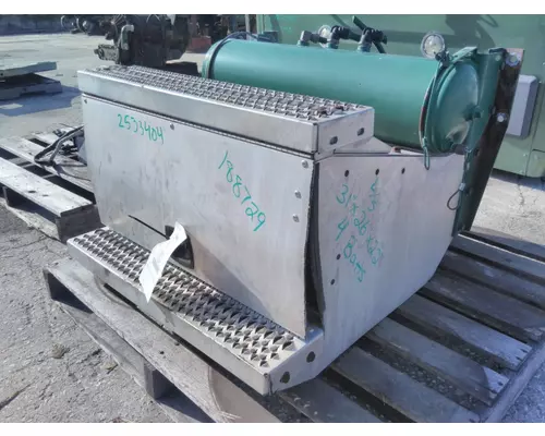 PETERBILT 579 BATTERY BOX