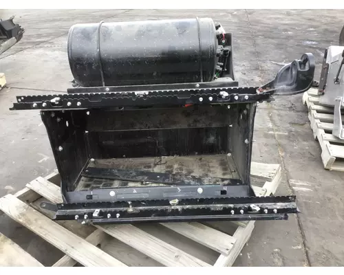PETERBILT 579 BATTERY BOX