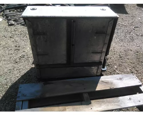 PETERBILT 579 BATTERY BOX