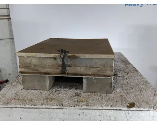 PETERBILT 579 BATTERY BOX