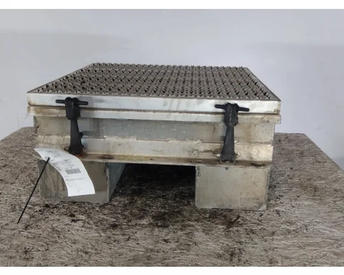 PETERBILT 579 BATTERY BOX