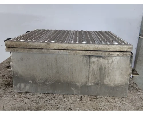 PETERBILT 579 BATTERY BOX