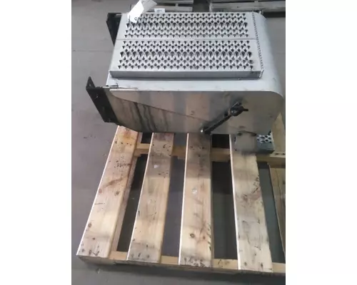 PETERBILT 579 BATTERY BOX