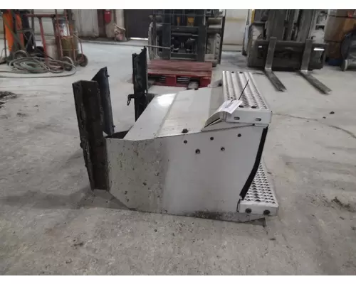 PETERBILT 579 BATTERY BOX