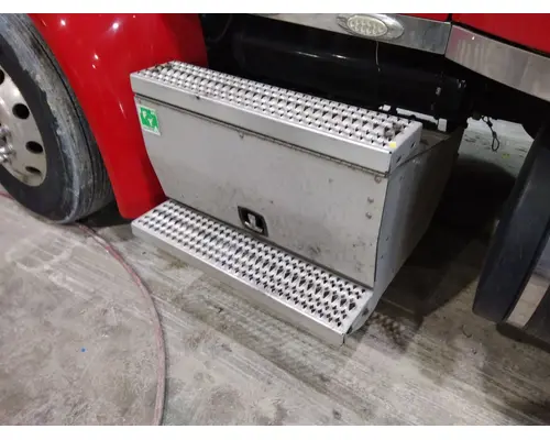 PETERBILT 579 BATTERY BOX