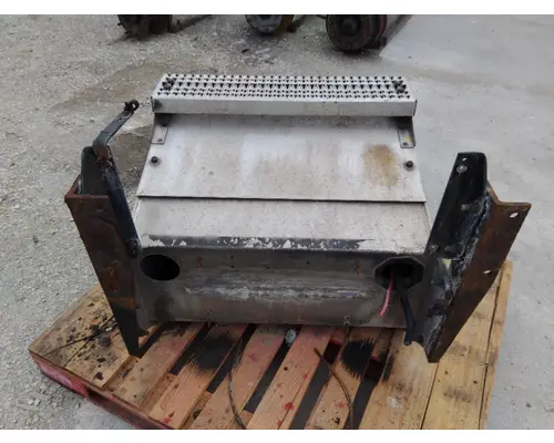 PETERBILT 579 BATTERY BOX