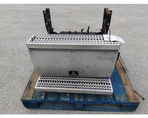 PETERBILT 579 BATTERY BOX