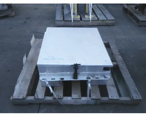 PETERBILT 579 BATTERY BOX