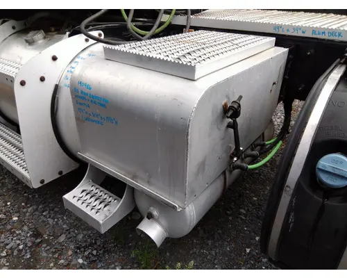 PETERBILT 579 BATTERY BOX