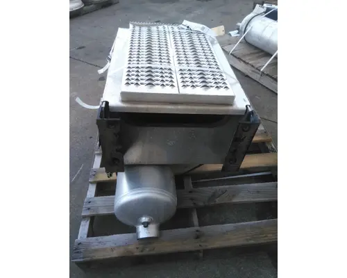 PETERBILT 579 BATTERY BOX