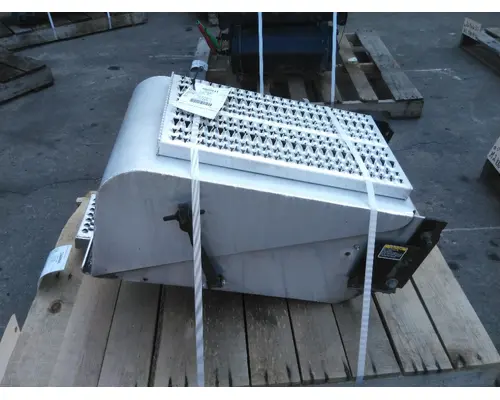 PETERBILT 579 BATTERY BOX