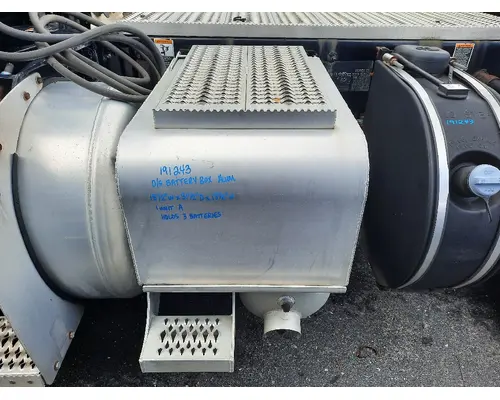 PETERBILT 579 BATTERY BOX