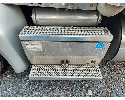 PETERBILT 579 BATTERY BOX