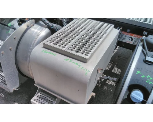 PETERBILT 579 BATTERY BOX
