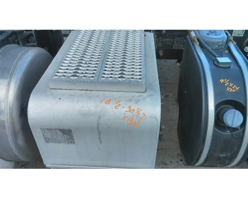 PETERBILT 579 BATTERY BOX