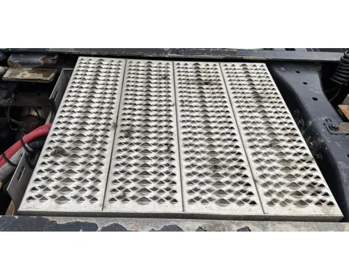 PETERBILT 579 BATTERY BOX