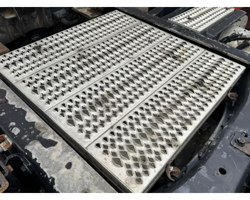 PETERBILT 579 BATTERY BOX