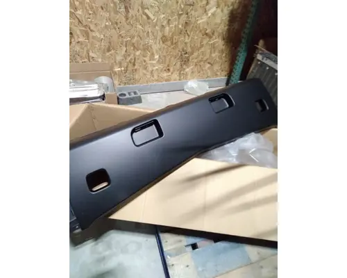 PETERBILT 579 BUMPER CENTER