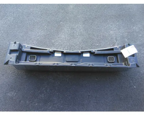 PETERBILT 579 BUMPER CENTER