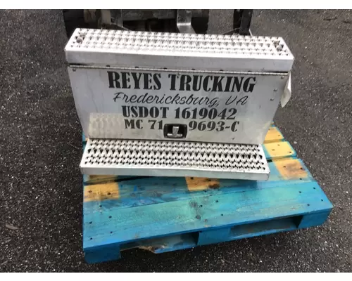 PETERBILT 579 Battery Box