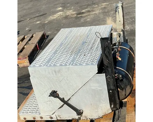 PETERBILT 579 Battery Boxes